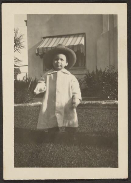 Louis Fleckenstein, [Baby in large Hat]