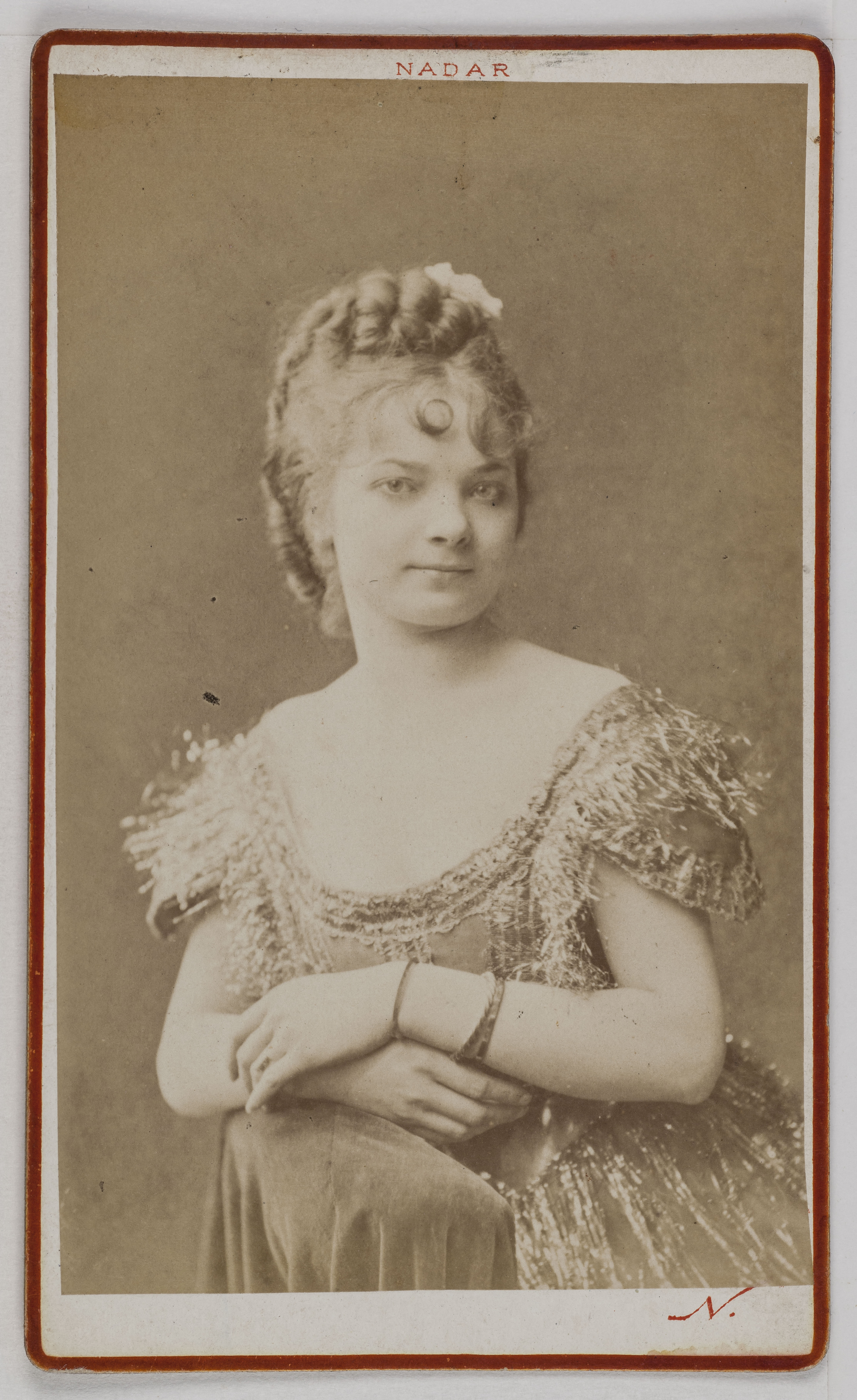 Atelier Nadar, Portrait d'Elvira Viola, actrice ou danseuse ?