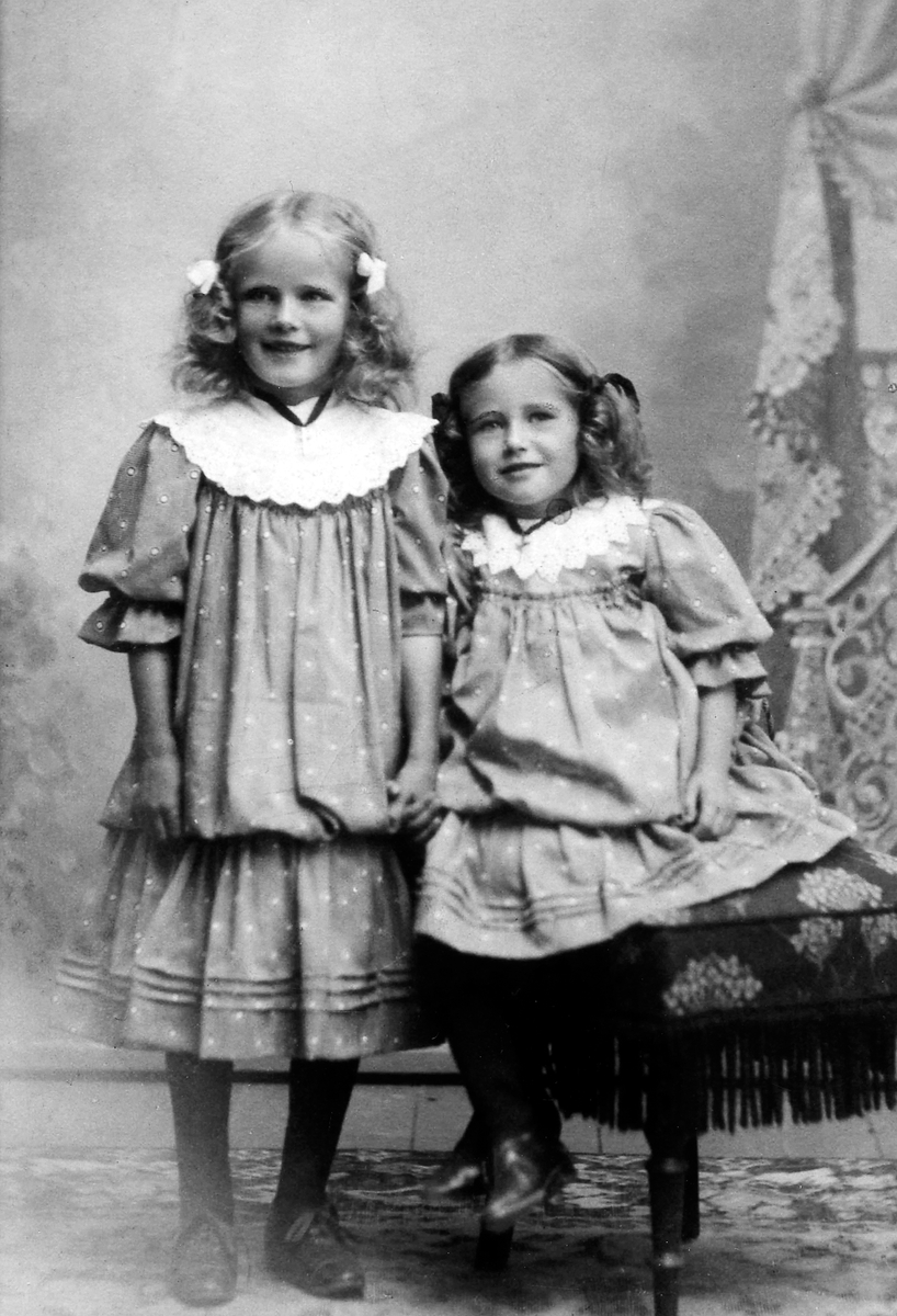 Anno Domkirkeodden, OLAUG OG INGRID HEKNEBY. PORTRETT BARN.
