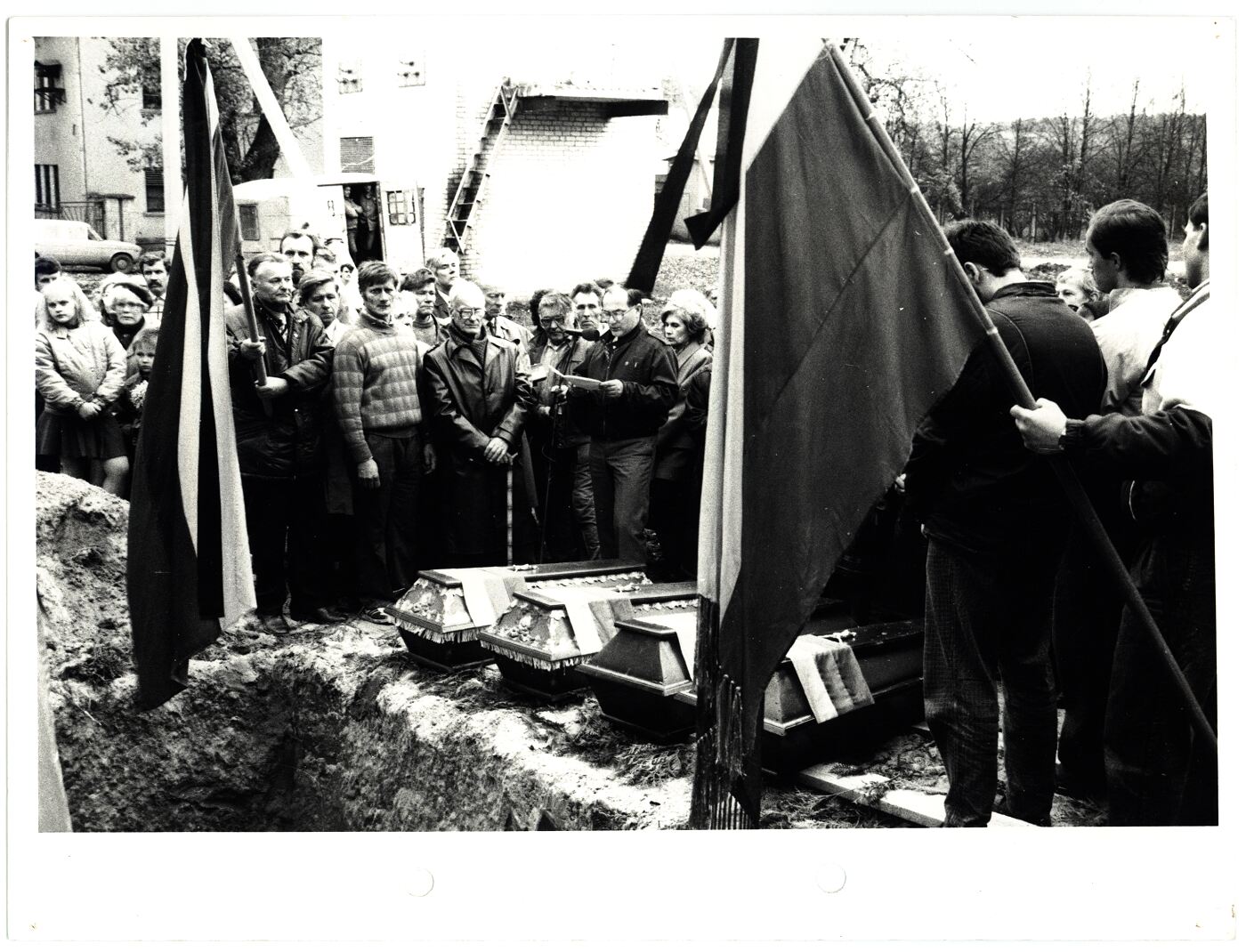 Nežinomas fotografas, Rezistentų laidojimas Raudondvaryje