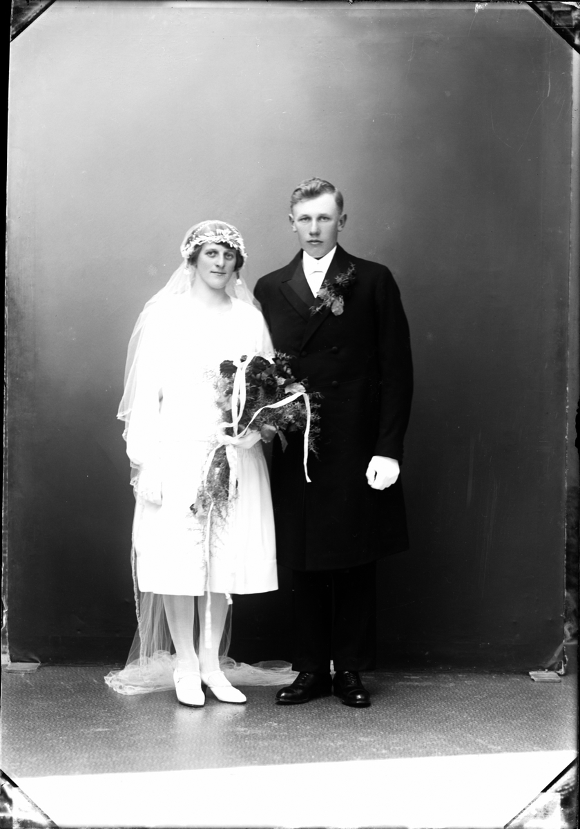 Skötsner-Edhlund, The Bridal Couple Jansson from Barkö, Börstil parish, Uppland 1928