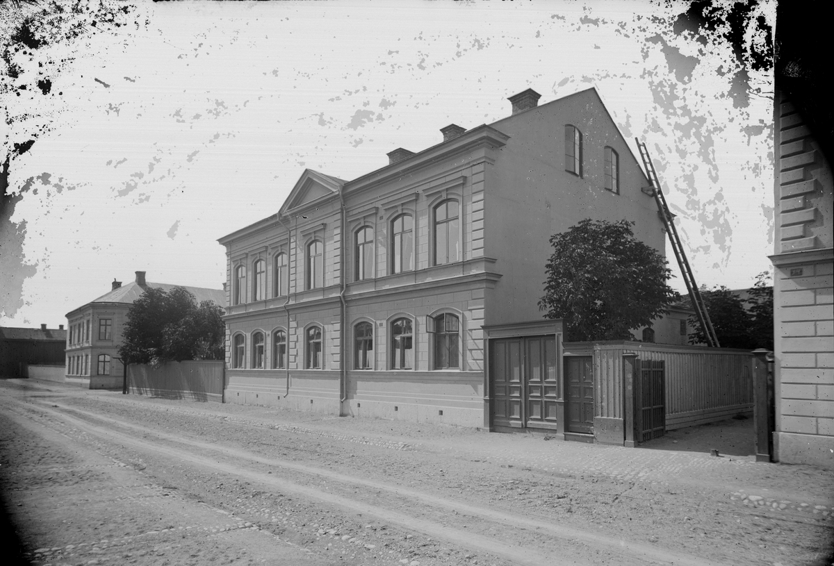 Henri Osti's Fotografiateliér, Samariterhemmets barnhem, kvarteret Högne, Uppsala 1887