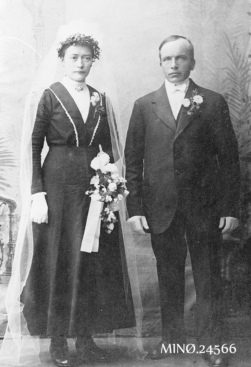 Iv. Olsen, Brudebilde