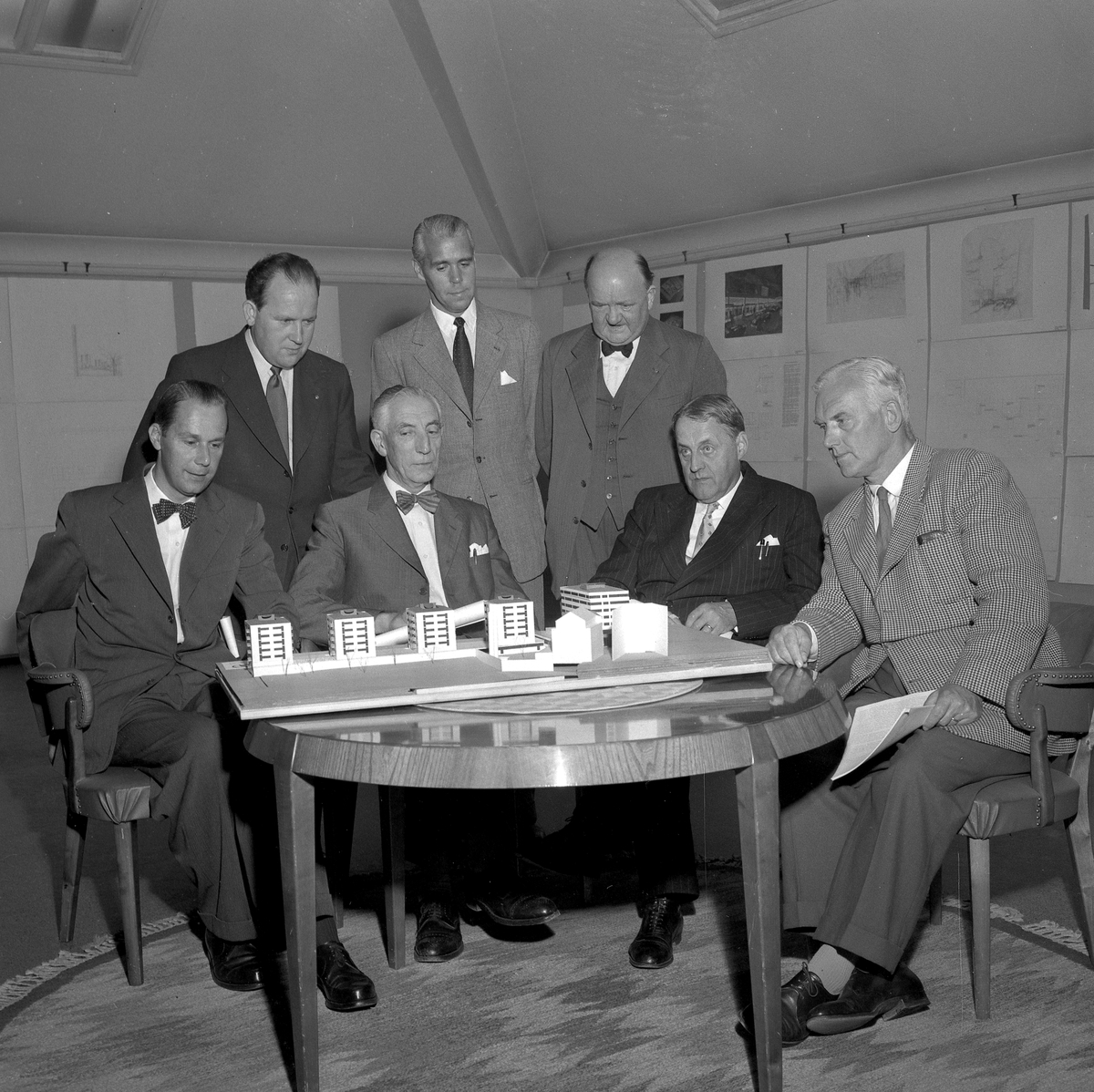 Örebro Kuriren, Höga herrar från Stockholm. 15 september 1955.
