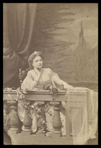 London Stereoscopic and Photographic Company, Guy Little Theatrical Photograph