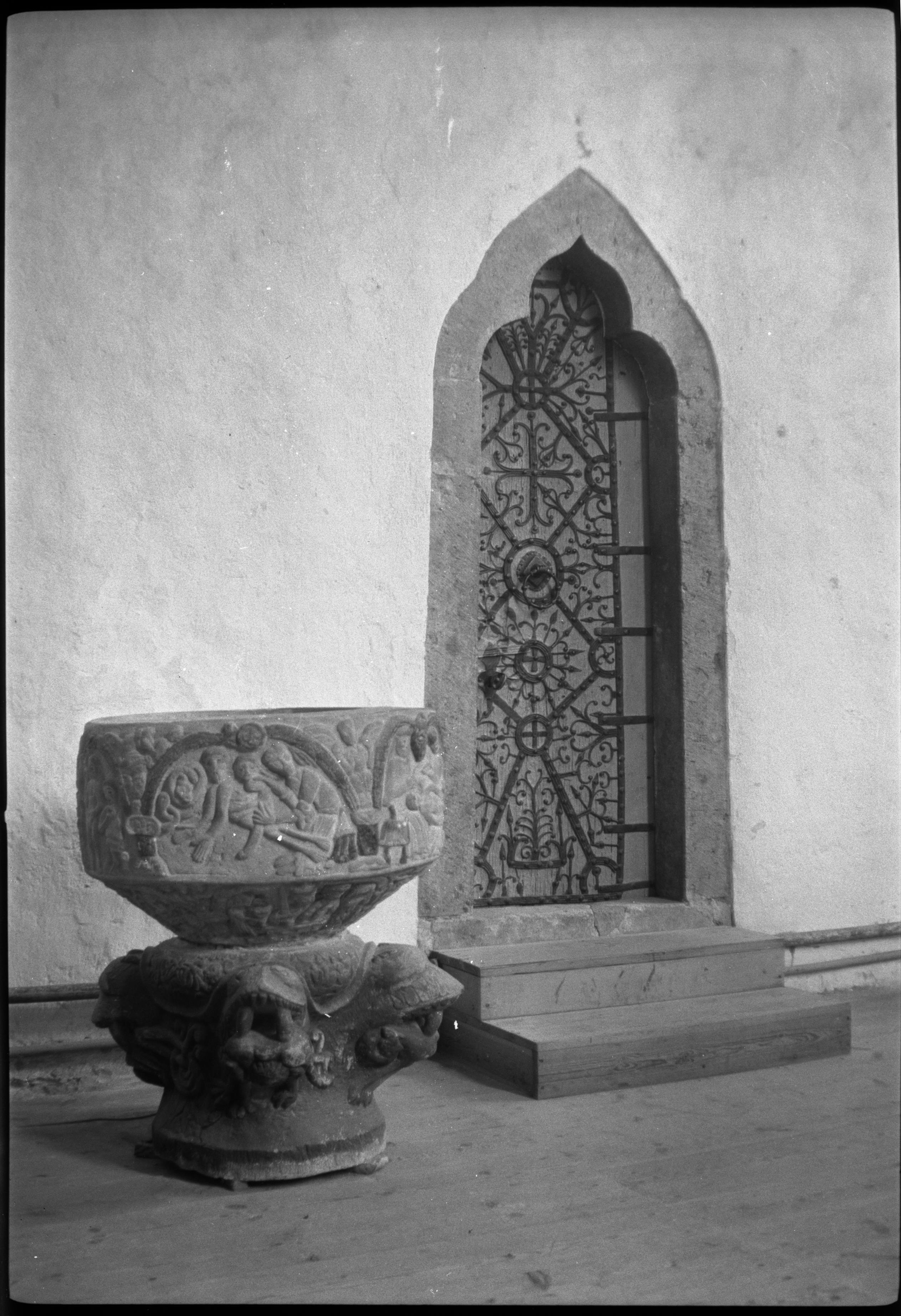 Berit Wallenberg, Vänge kyrka