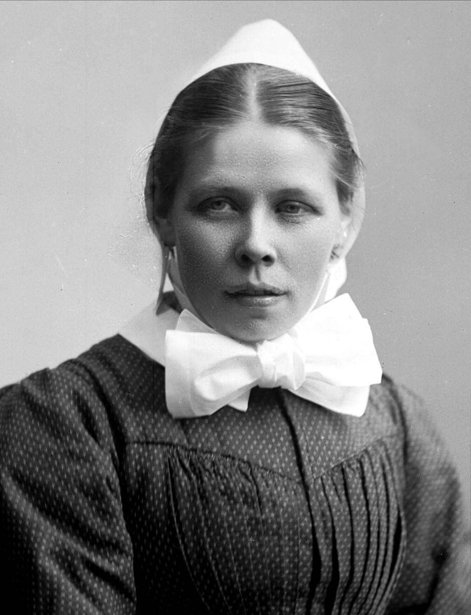 Gustav Borgen, Portrett, sykepleier, søster Alina Henricksen.