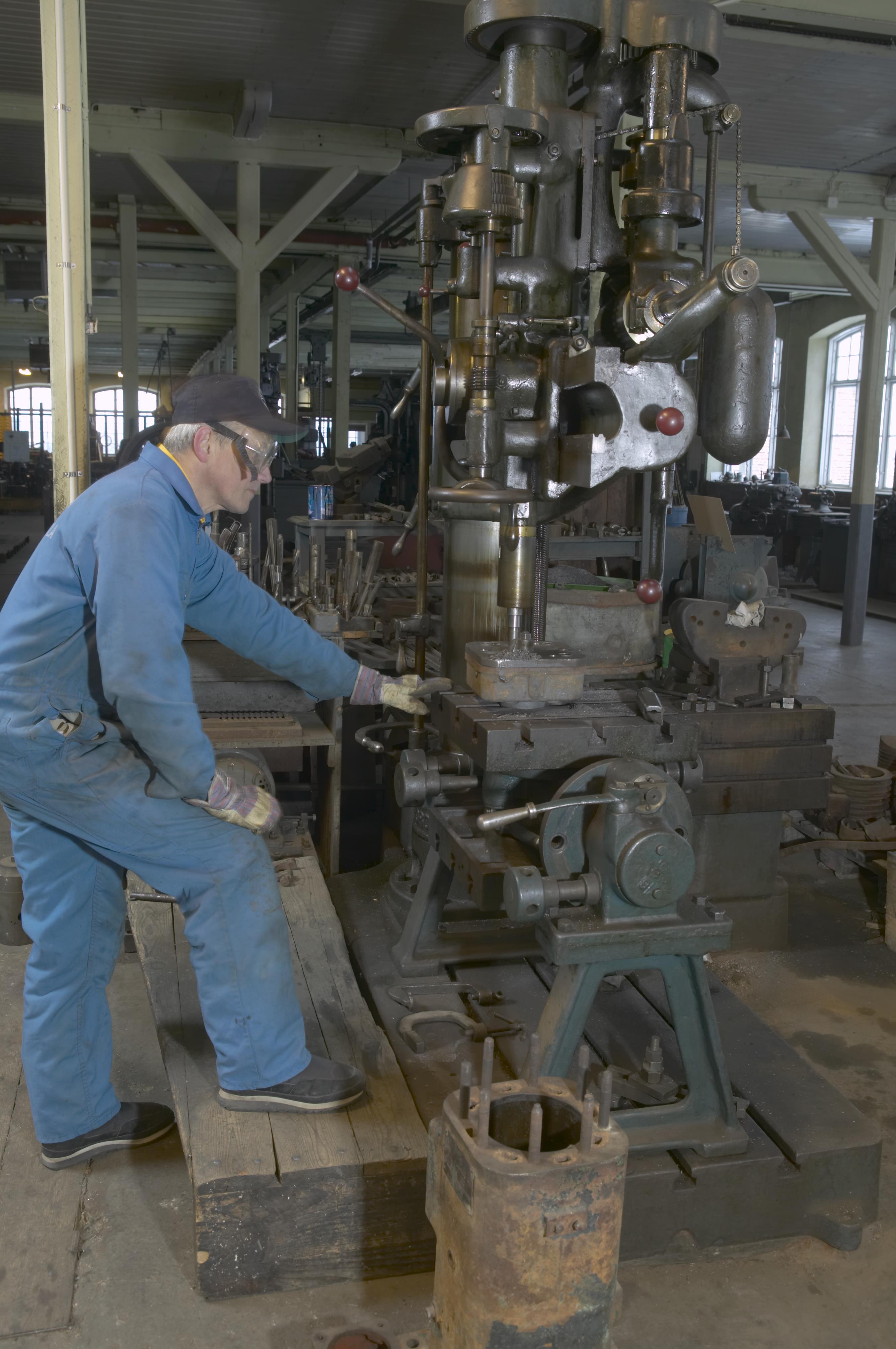 Bengt A Lundberg, Pythagoras motorfabrik