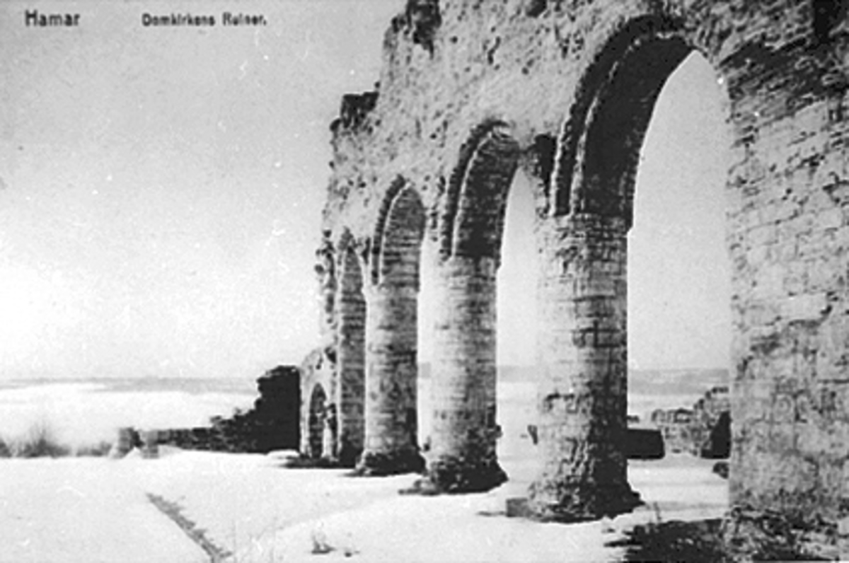 Anno Domkirkeodden, DOMKIRKERUINEN, SYDSIDEN MOT NORD-VEST, VINTER, HEDMARKSMUSEET OG DOMKIRKEODDEN