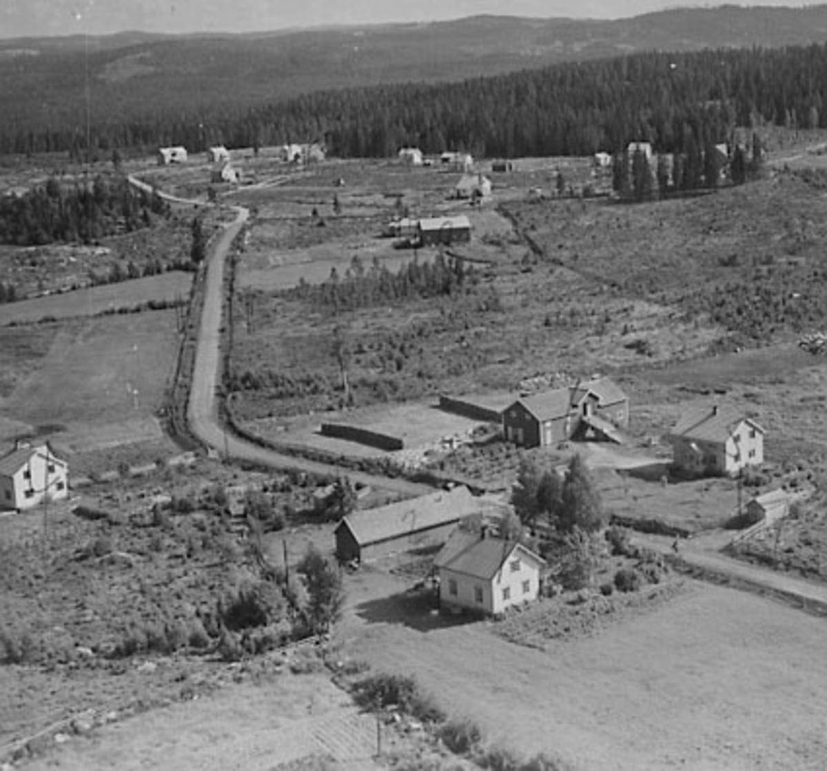 Widerøes Flyveselskap A/S, FLYFOTO ÅSHEIM GARD, ÅSVANG