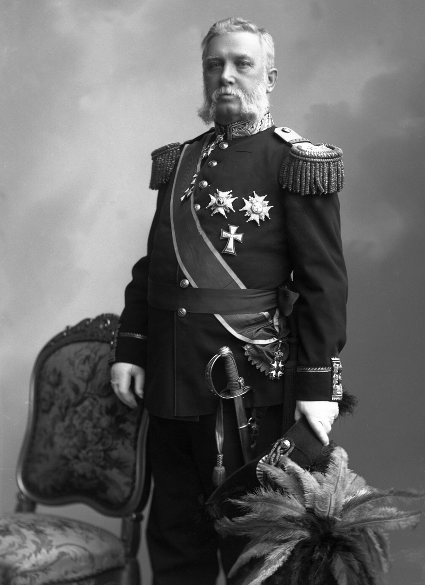 Gustav Borgen, Portrett, Hans Petter L'Orange (1835-1907) i uniform som generalløytnant.