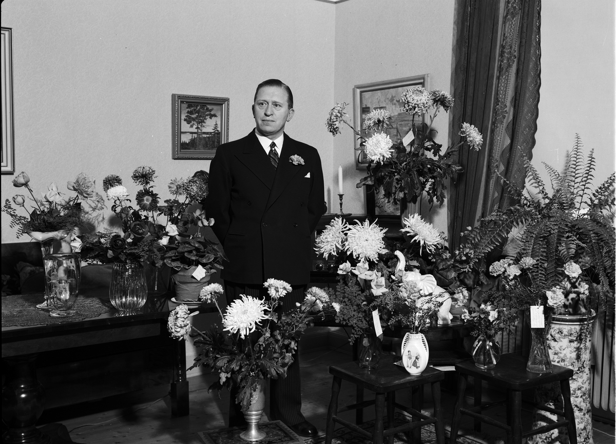 Paul Sandberg, Födelsedagsporträtt - man i hemmiljö, sannolikt Uppsala, 1946