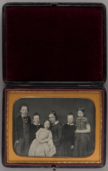 Unknown, [Portrait of a Mother and Five Children]