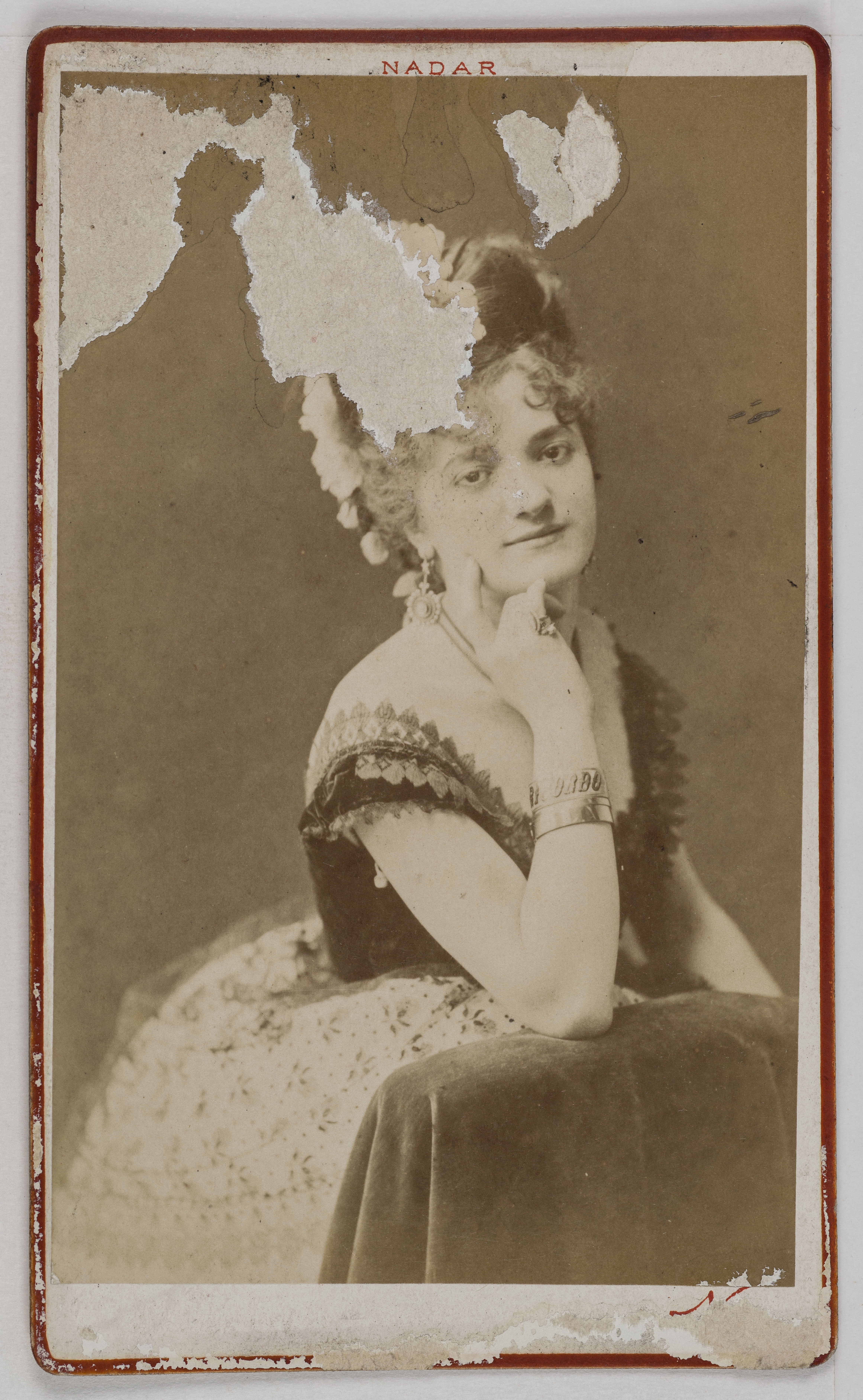 Atelier Nadar, Portrait d'Elvira Viola, actrice ou danseuse ?