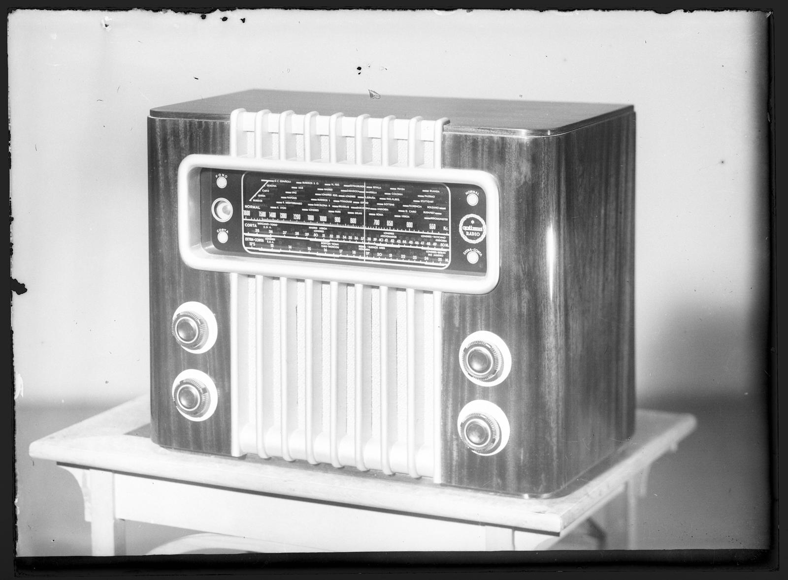 Desconegut, [Radio]