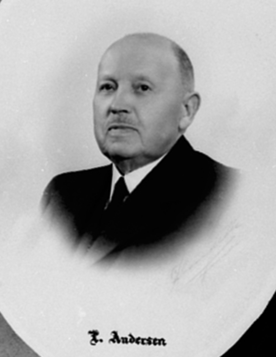 Anno Domkirkeodden, KJØPMANN LORENTZ ANDERSEN 03. 01. 1875 - 23. 01. 1952, FORMANN I HAMAR HANDELSTANDSFORENING 1926-1927, ÆRESMEDLEM 02. 02. . 1940