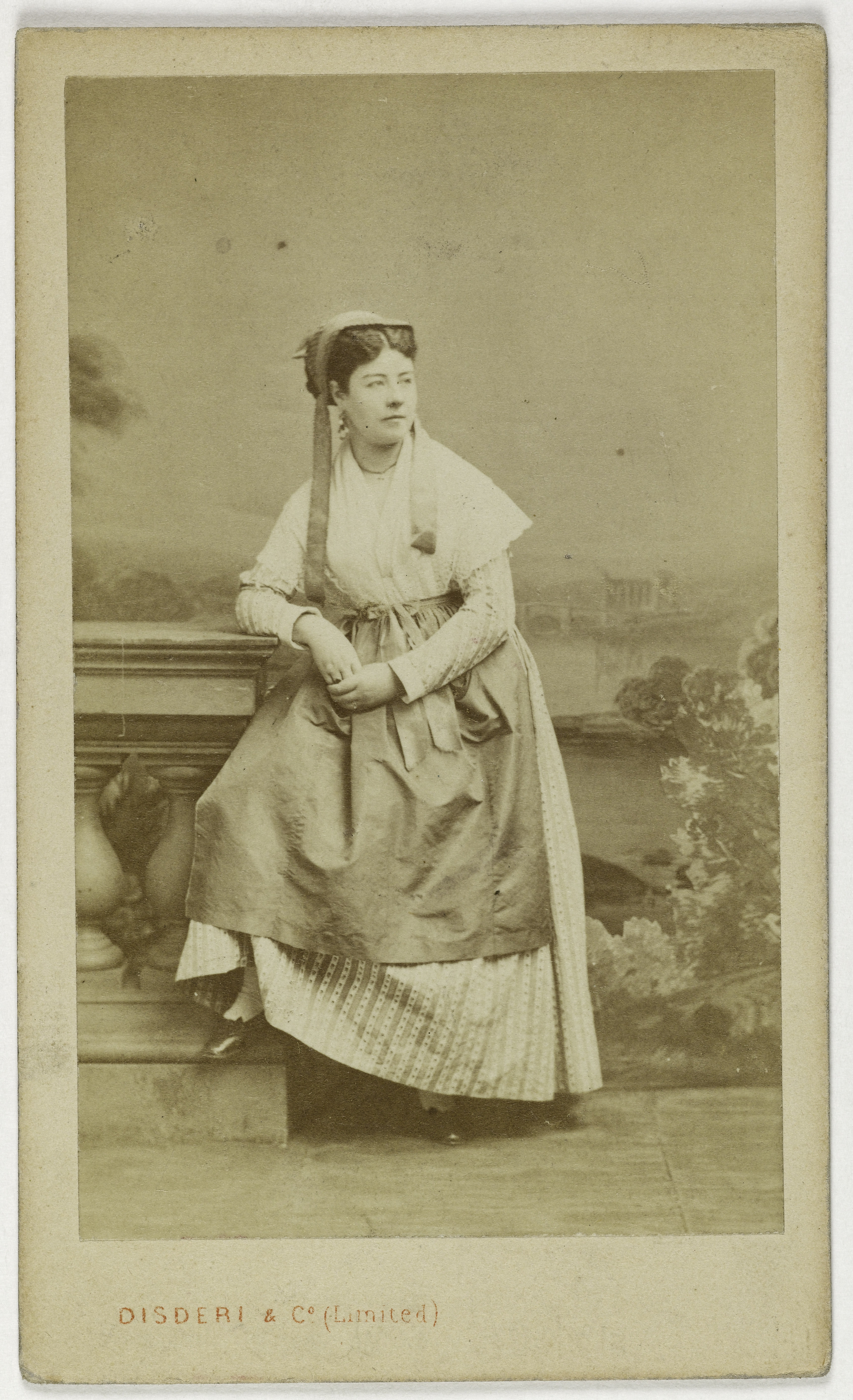 André-Adolphe-Eugène Disdéri, Portrait de Howey, (actrice au Palais-Royal en 1867)