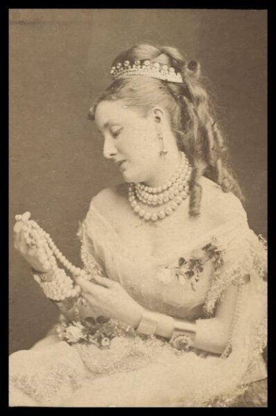 London Stereoscopic and Photographic Company, Guy Little Theatrical Photograph