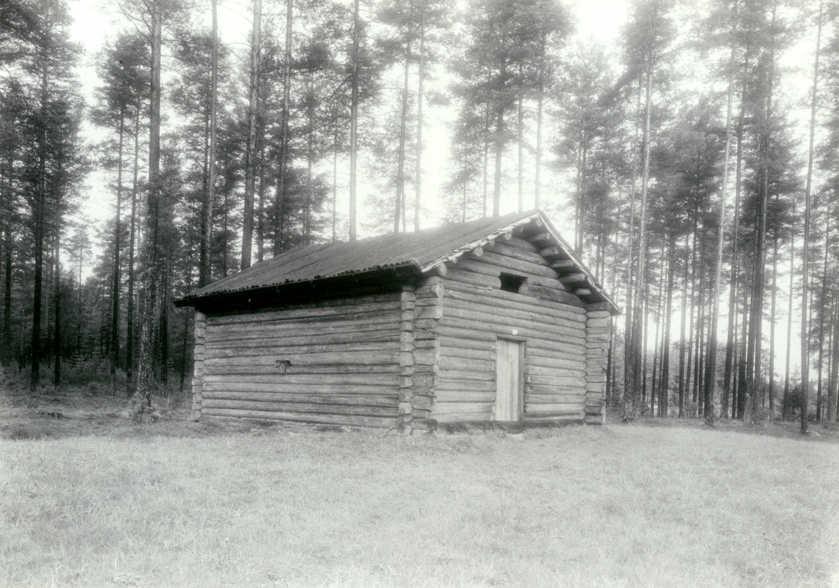 Gisle Midttun, Kalneset, Grue, Hedmark. Badstue i tømmer. Nå på Glomdalsmuseet.