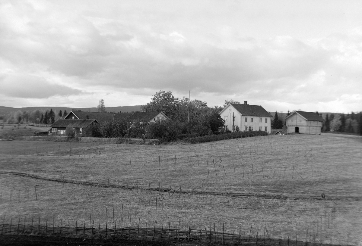 Anno Domkirkeodden, EKSTR: GARDSTUN, IMSET, LØTEN (INSET MED BAKKEN) Se Løtenboka, bind 1. Bygdeboka fra 1949, side 492