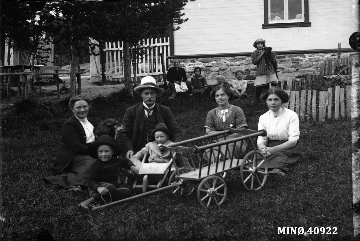 Oscar Holte, Familieidyll. Thomassen.
