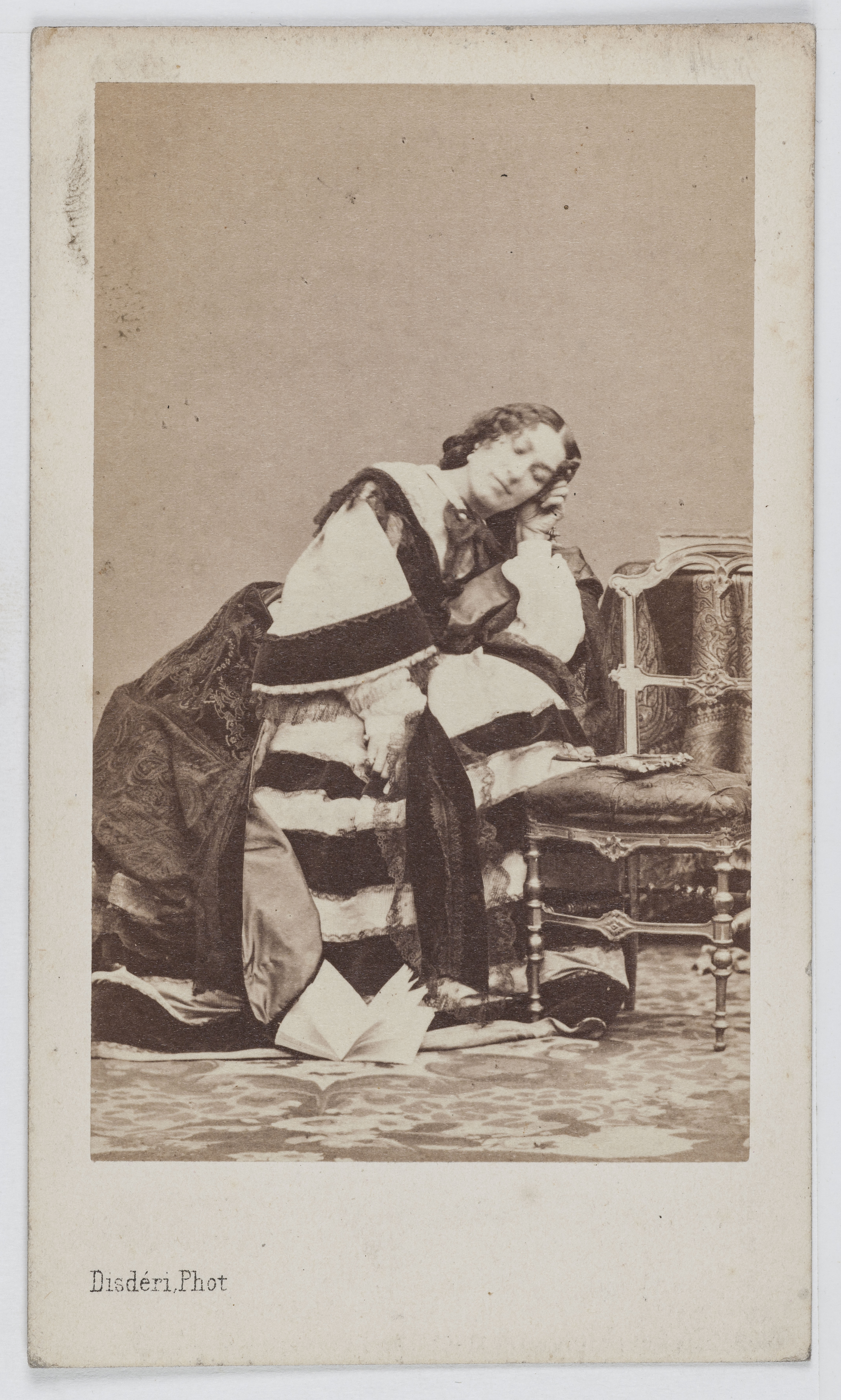André-Adolphe-Eugène Disdéri, Portrait de Marie Soubise, demi-mondaine.