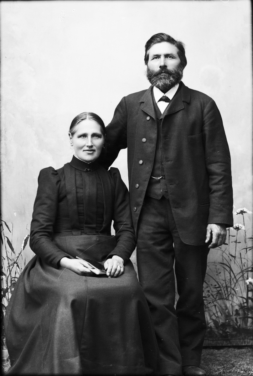 Skötsner-Edhlund, Ateljéporträtt - Anna Maria och Anders Andersson från Snesslinge, Börstil socken, Uppland