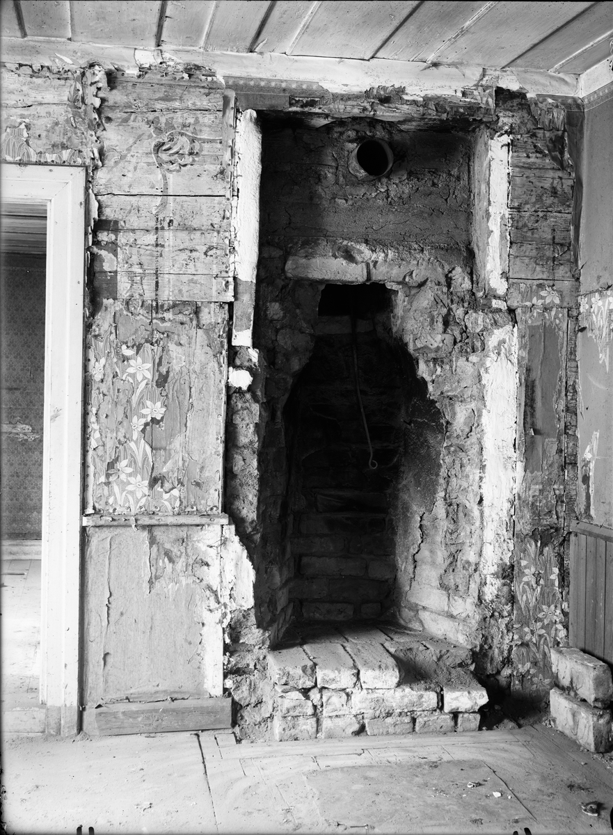 Paul Sandberg, Weekday Cottage - now at the open-air museum Disagården - during dismantling in Gränby, Björklinge parish, Uppland