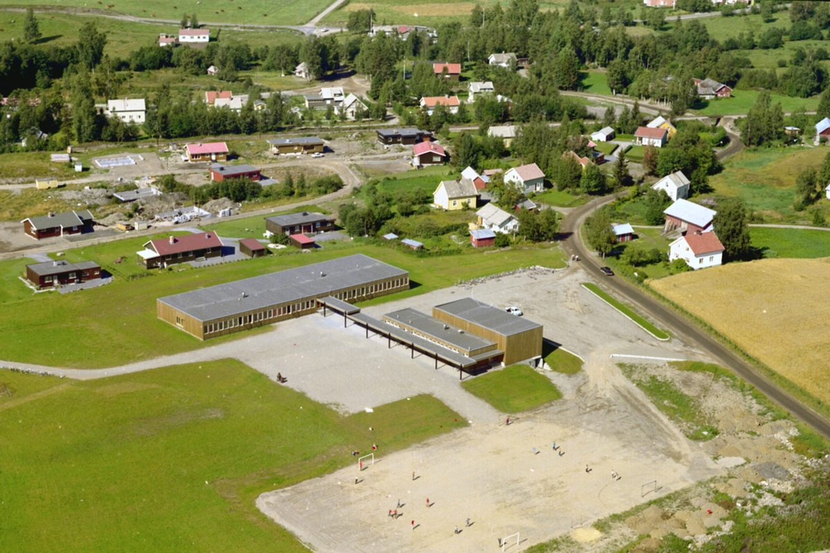 Widerøes Flyveselskap A/S, FLYFOTO ØSTVANG SKOLE.