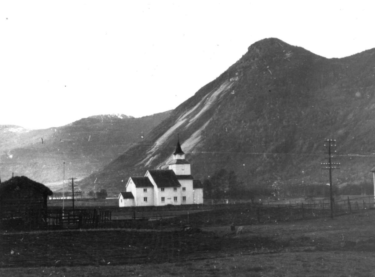 Anna Grostøl, Valle kirke 1938.