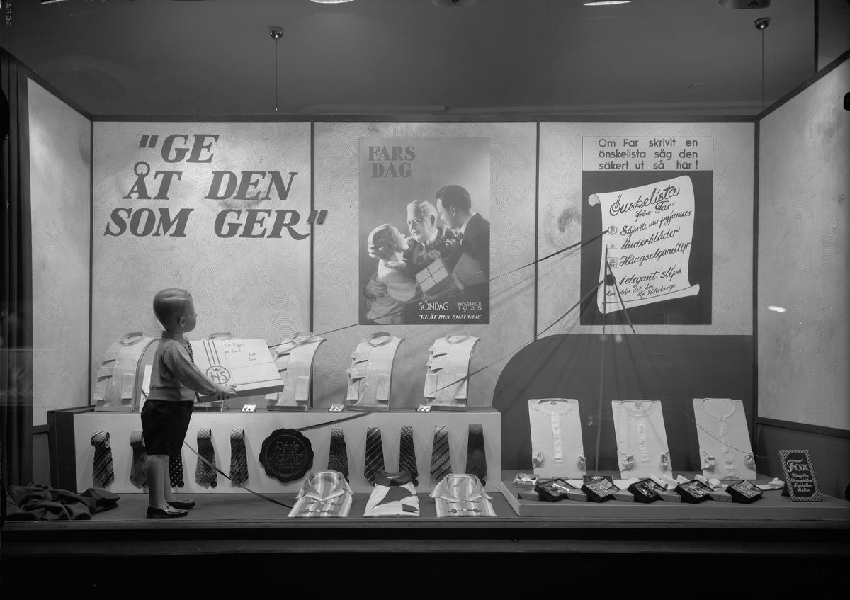 Paul Sandberg, Fars dags-skyltning i affärsfönster, Uppsala 1939