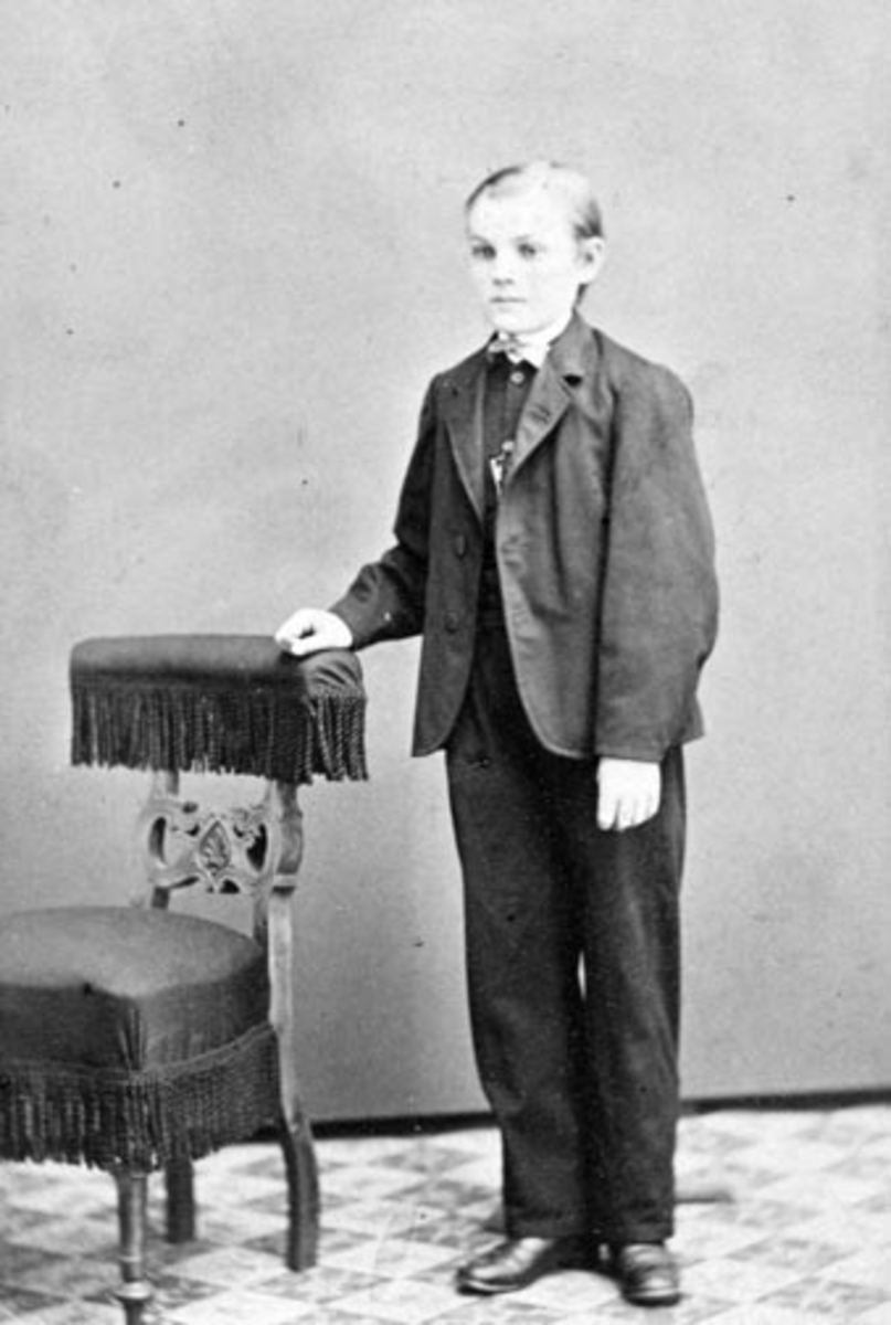 Anno Domkirkeodden, Portrett av konfirmant Even Oscar Svartshoel f. 1867 på Kvam, Nes, Hedmark.