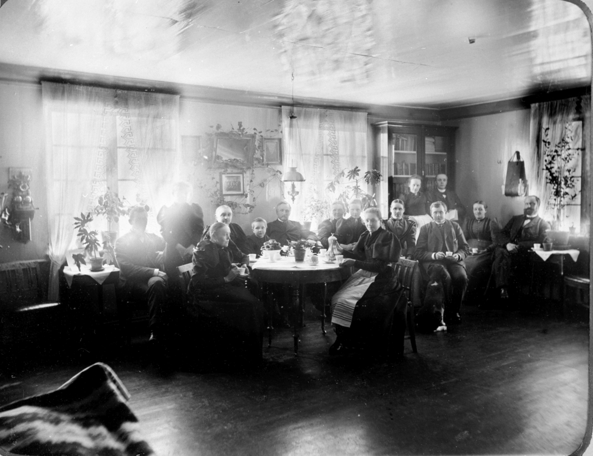 Anno Domkirkeodden, Gruppe: 15, Familien Glestad, interiør: stua, Glestad gård, Veldre i Ringsaker.