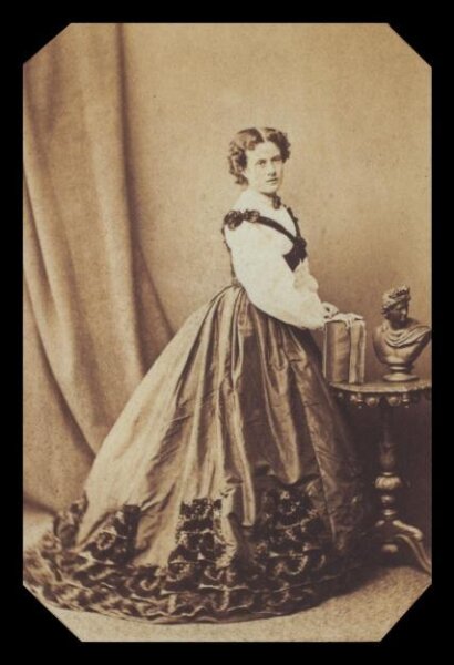 London Stereoscopic and Photographic Company, Guy Little Theatrical Photograph