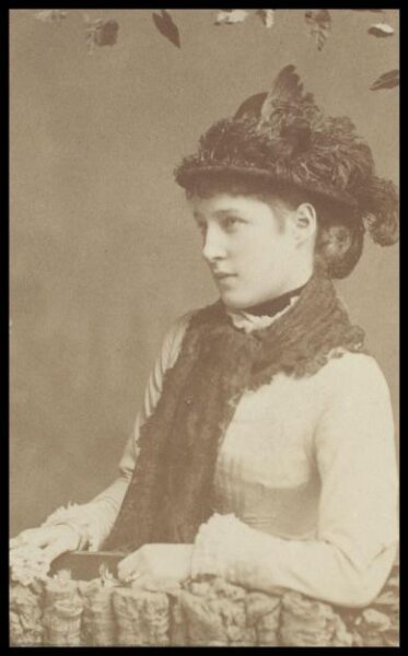 London Stereoscopic and Photographic Company, Guy Little Theatrical Photograph