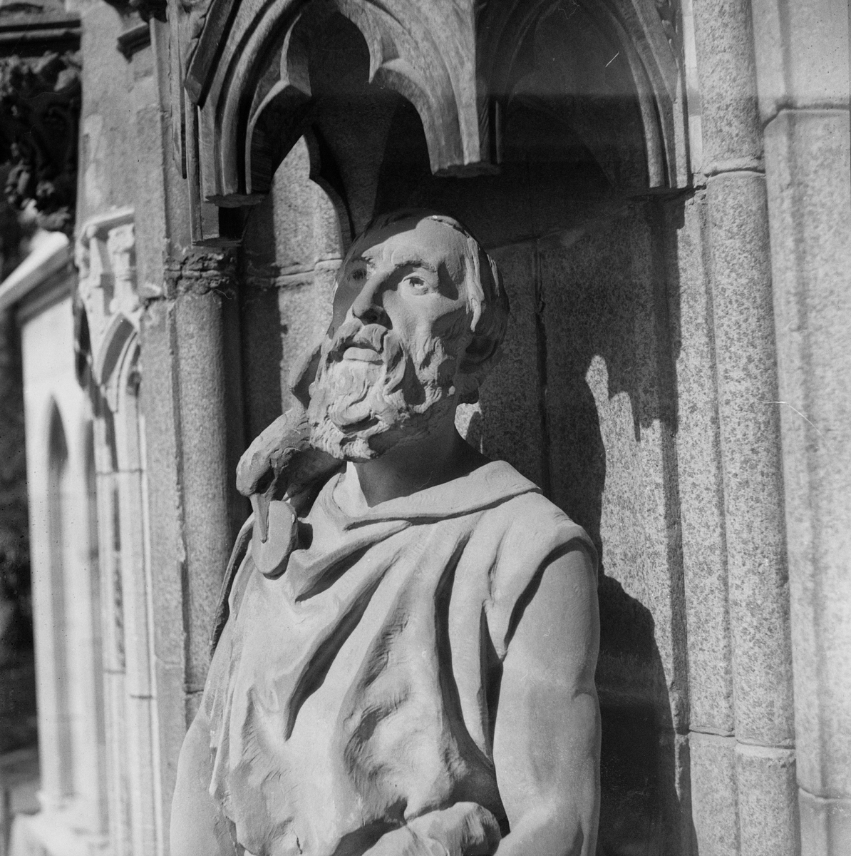 Gunnar Sundgren, Detalj av skulptur på Uppsala domkyrka