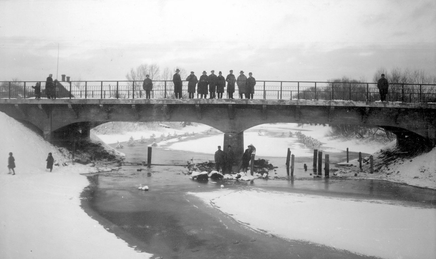Petras Ločeris, Naujasis Apaščios upės tiltas, pastatytas 1931 m. Biržų apskrities savivaldybės lėšomis