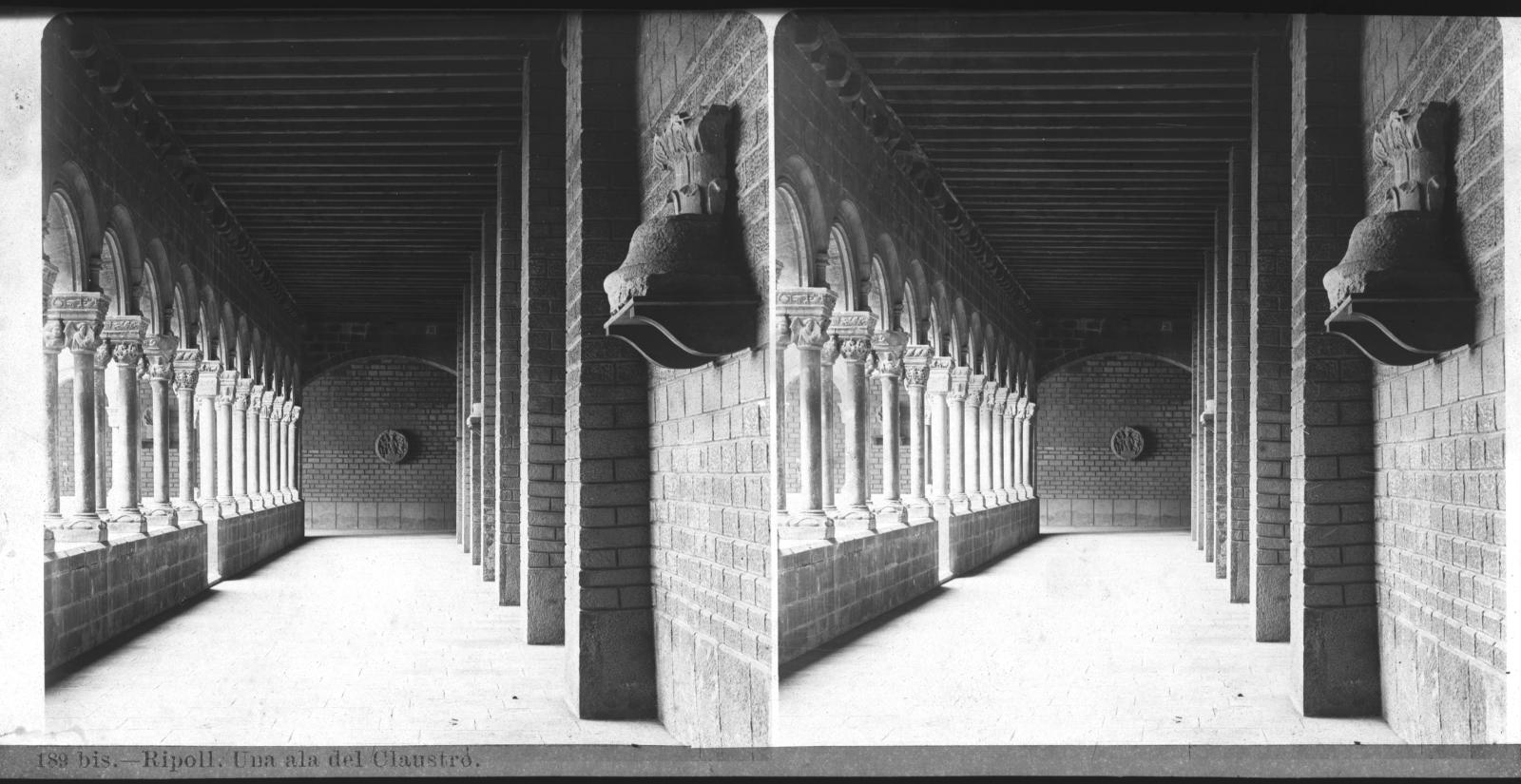 Desconegut, 189 bis. Ripoll. Una ala del Claustro