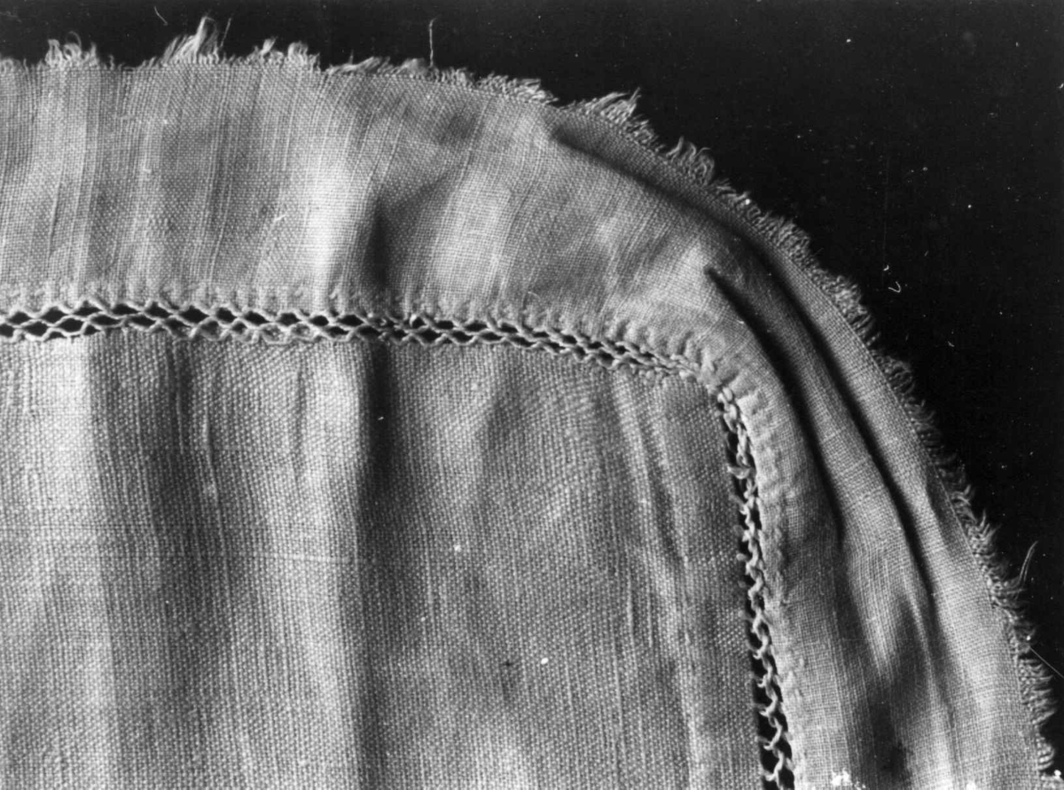 Anna Grostøl, Detalj av linduk med pyntesøm. Bjelland, Marnardal, Vest-Agder 1940.