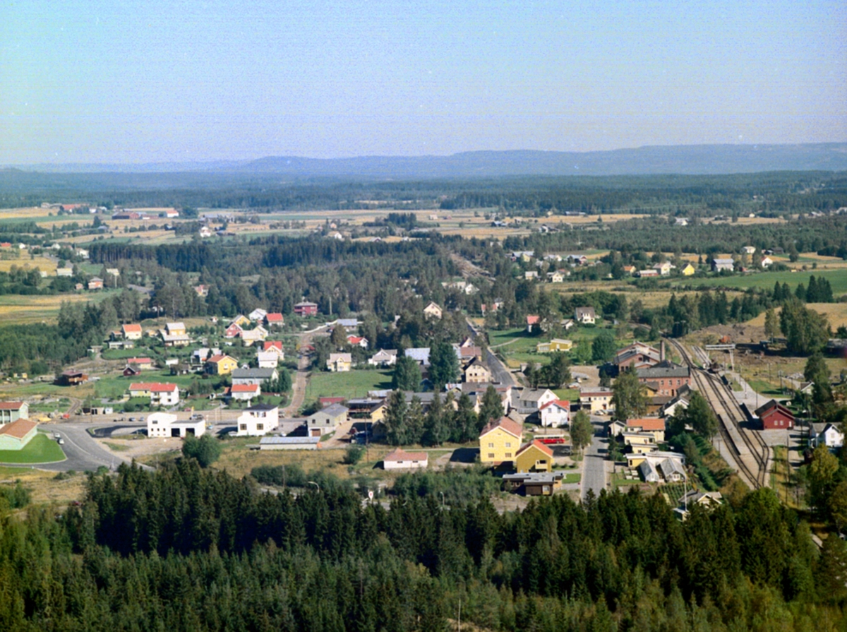 Widerøes Flyveselskap A/S, LØTEN SENTRUM. FLYFOTO.