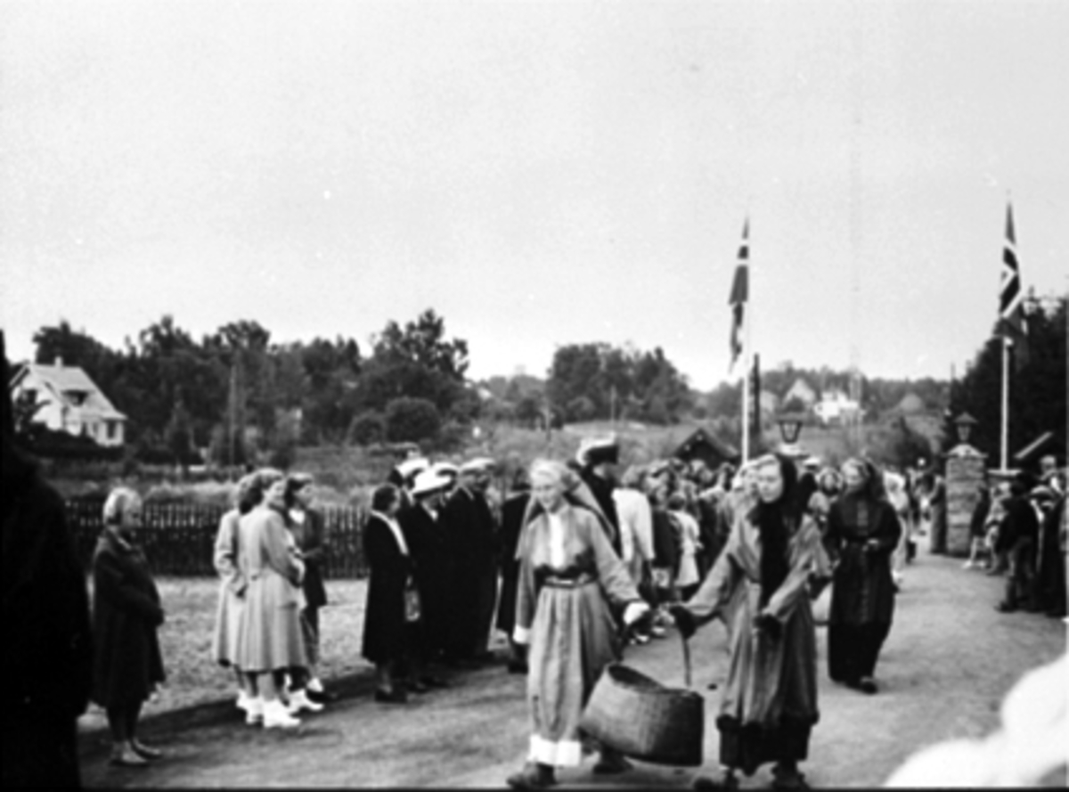 Anno Domkirkeodden, HISTORISK OPPTOG, BYJUBILEET 1949, UTKLEDDE DAMER, HEDMARKSMUSEET OG DOMKIRKEODDEN