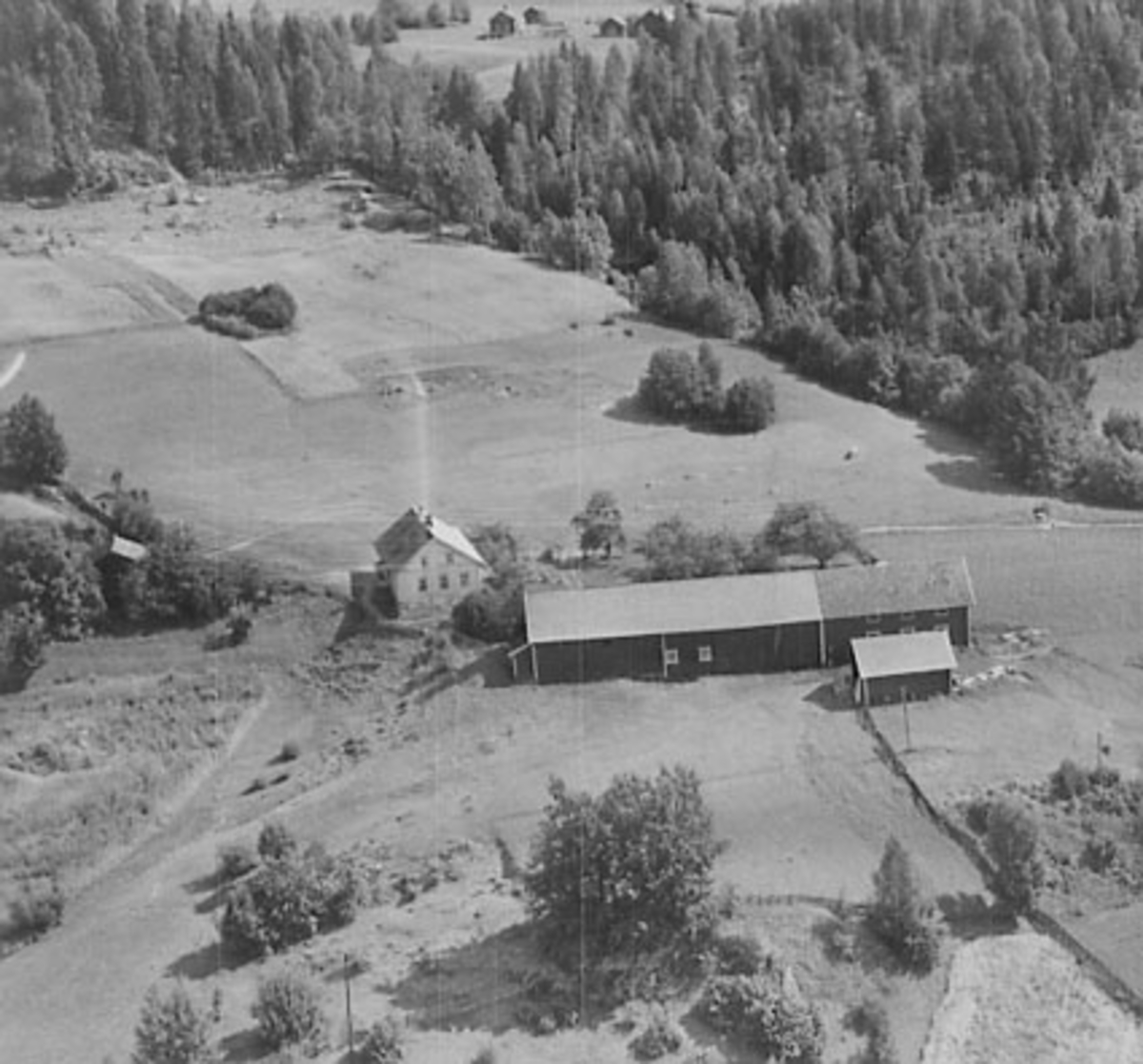 Widerøes Flyveselskap A/S, MOSTUE (MORSTU) ØVRE, STRANDLYKKJA, FLYFOTO