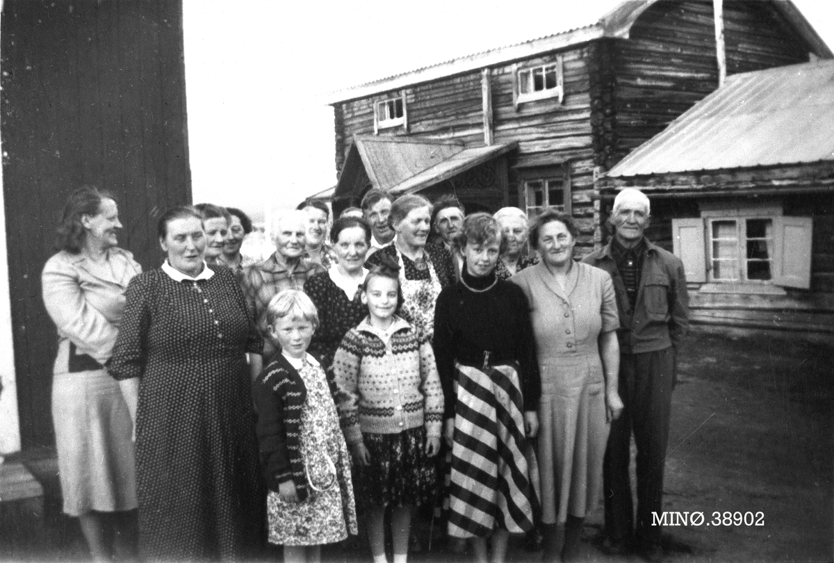 Ukjent, Familieselskap