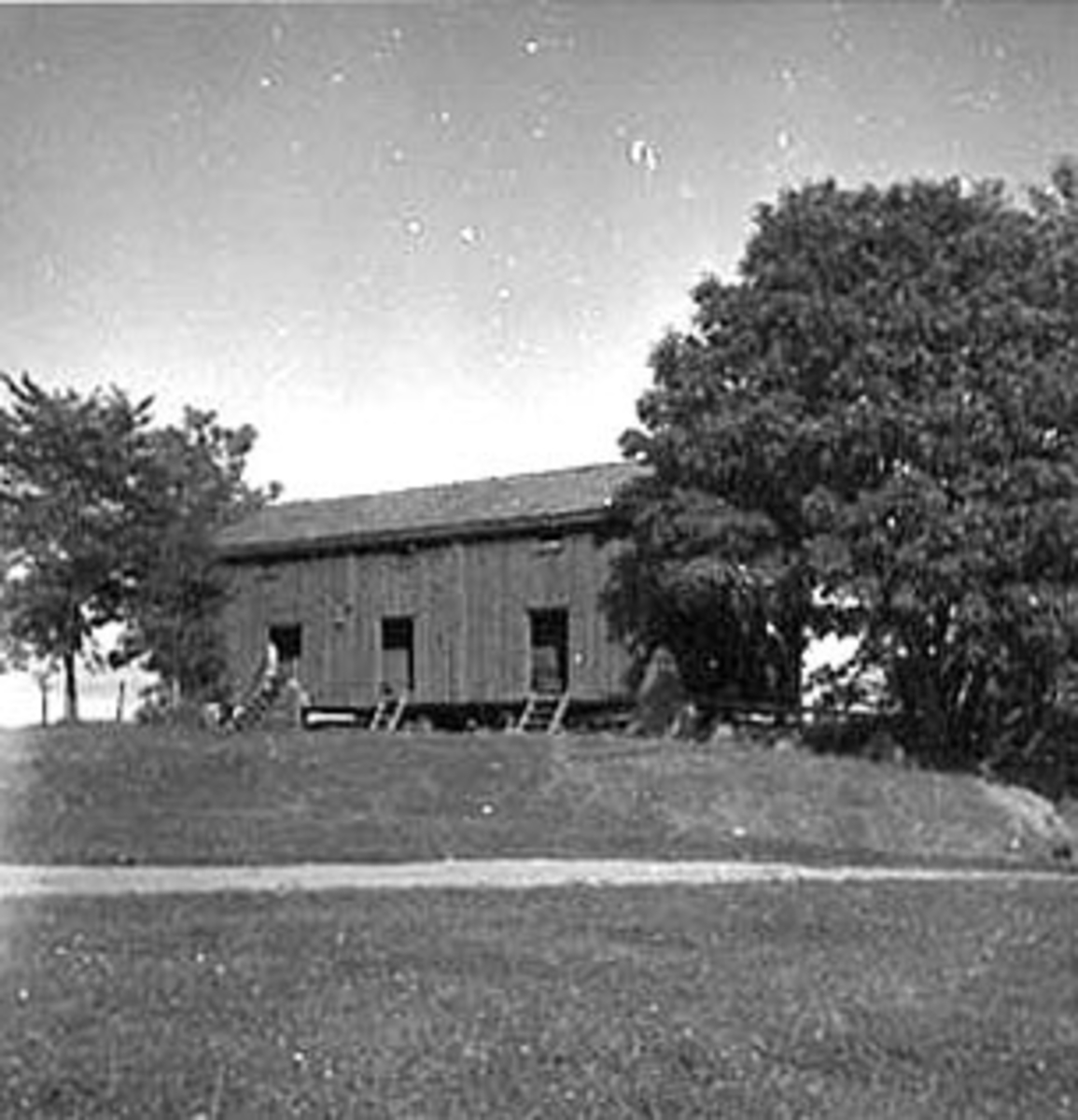 Anno Domkirkeodden, EKSTERIØR: GARDSBRUK, UTHUS, HUSEBY GÅRD,