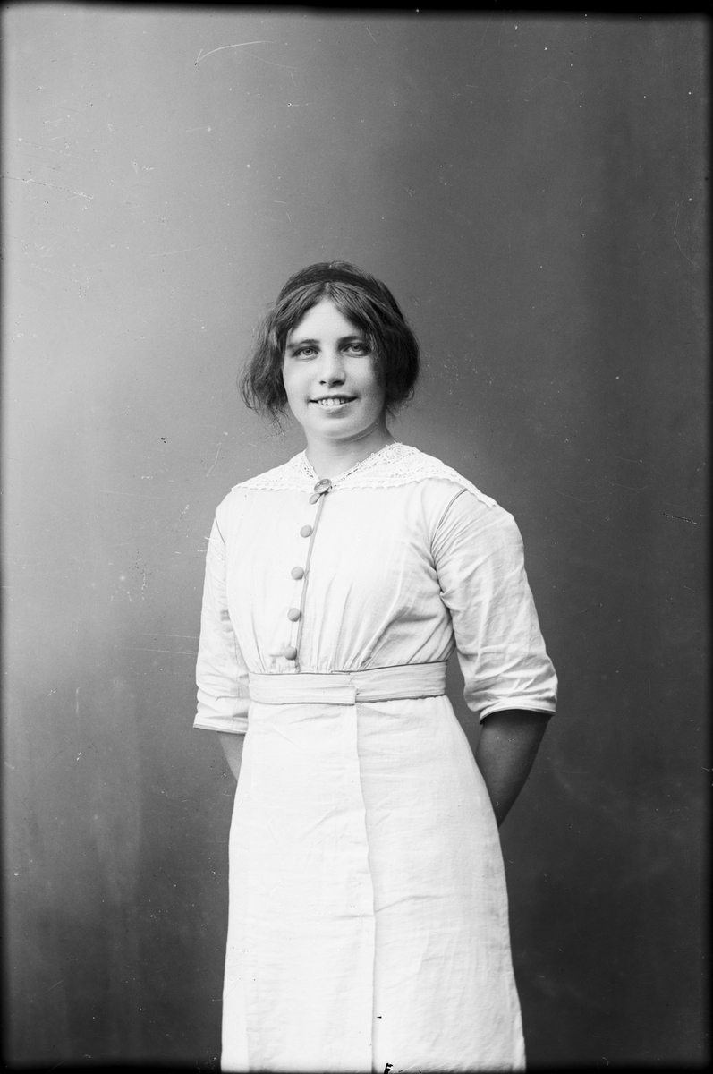 Skötsner-Edhlund, Ateljéporträtt - flicka, Östhammar, Uppland