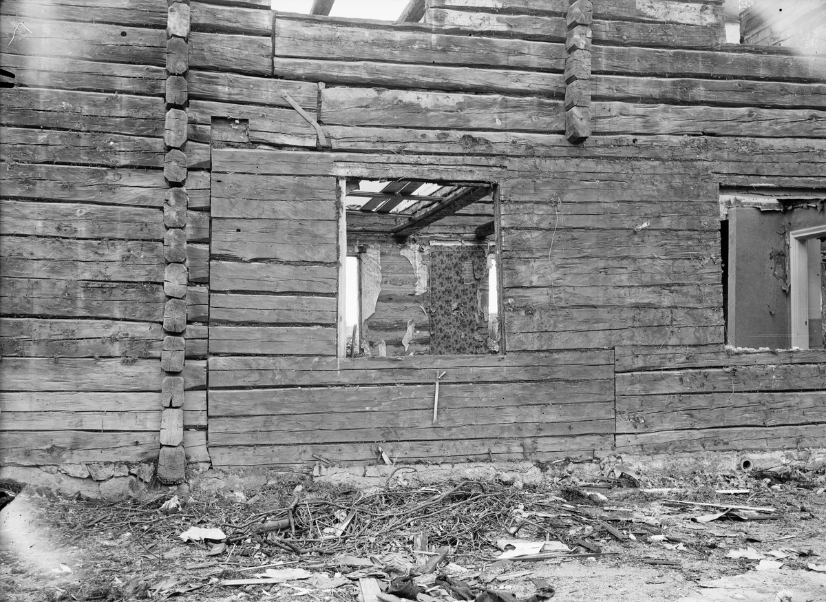 Paul Sandberg, Rivning av hus, sannolikt i Västerlövsta socken, Uppland 1935