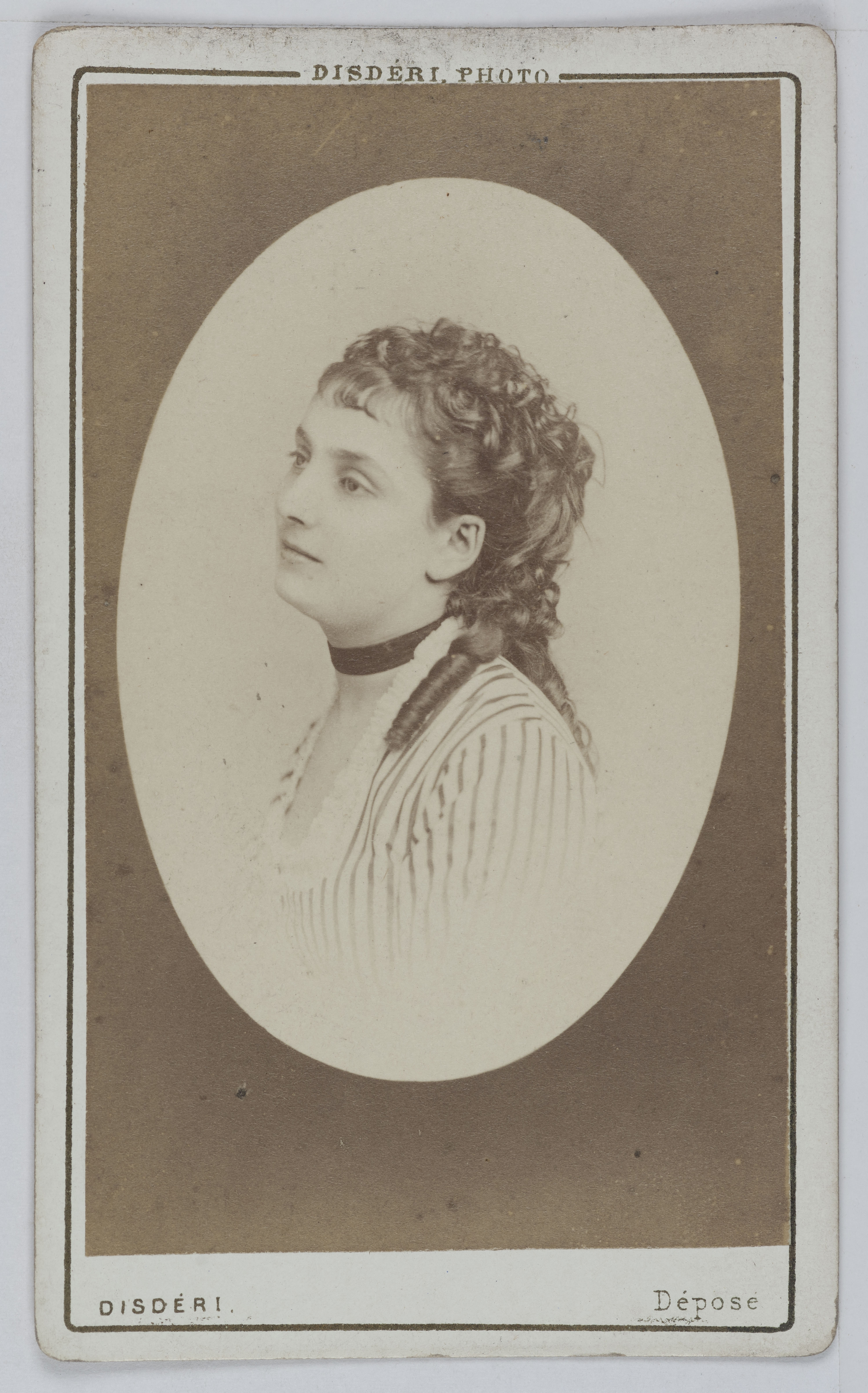 André-Adolphe-Eugène Disdéri, Portrait d'Augustine-Alexandrine Toulet (1849-1931), dite Alice Regnault, actrice de théâtre entre 1869 et 1880.