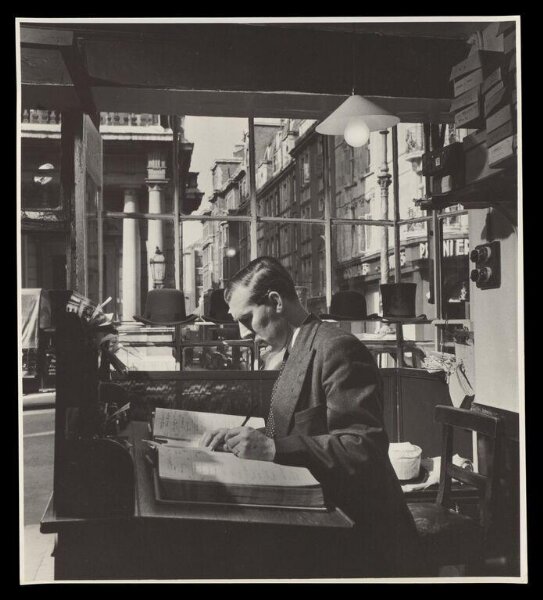 Hardy, Bert, What Makes Piccadilly?