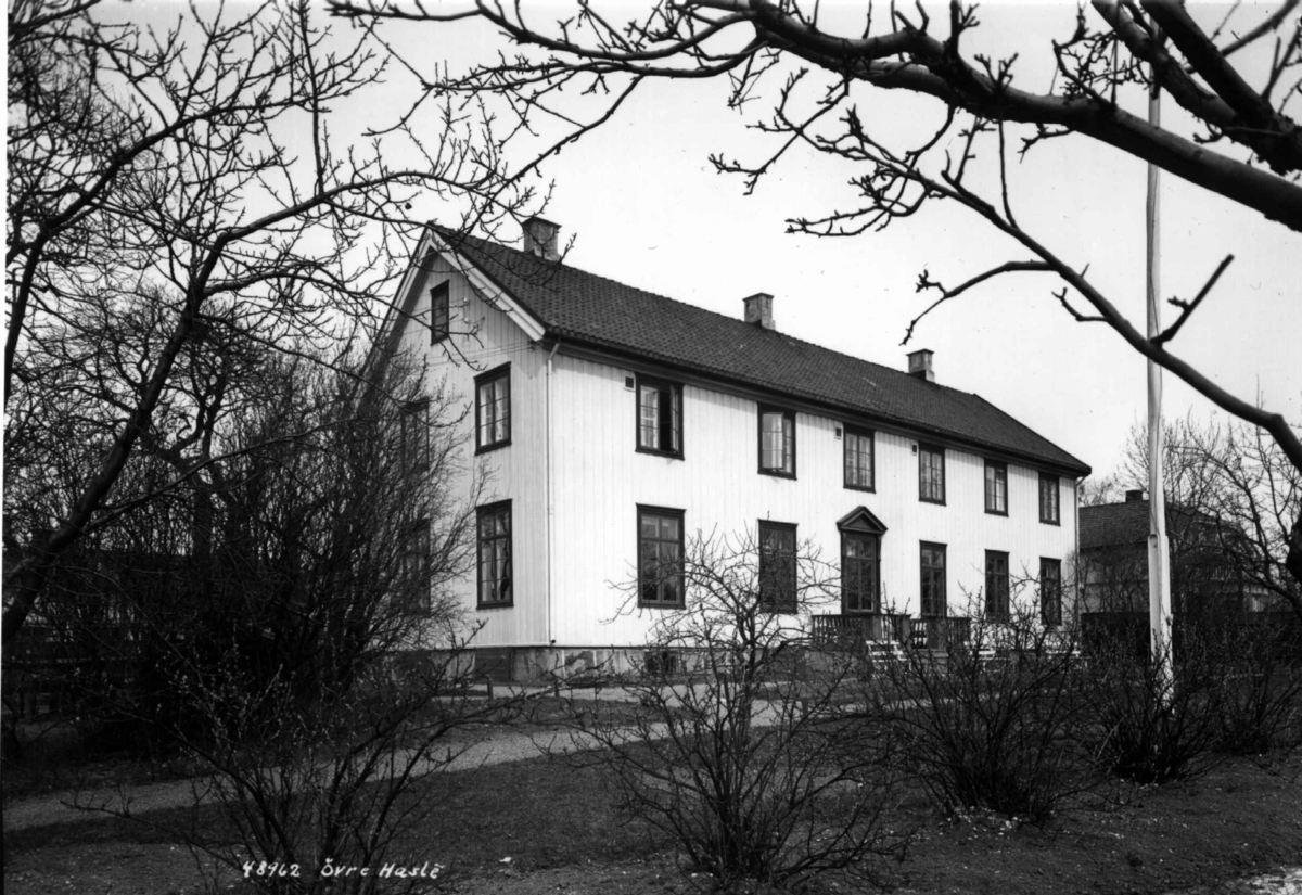 Anders Beer Wilse, Øvre Hasle gård, Oslo, Østre Aker. Våningshuset sett fra hagen. Også kaldt Vestre- eller Nordre-Hasle.