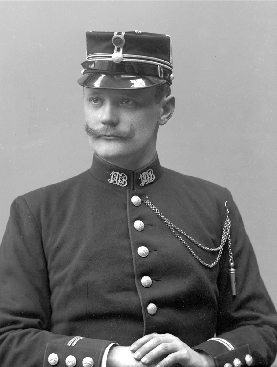 Gustav Borgen, Portrett, Karl Ingvar Nandrup, født 1864, i uniform som løytnant.